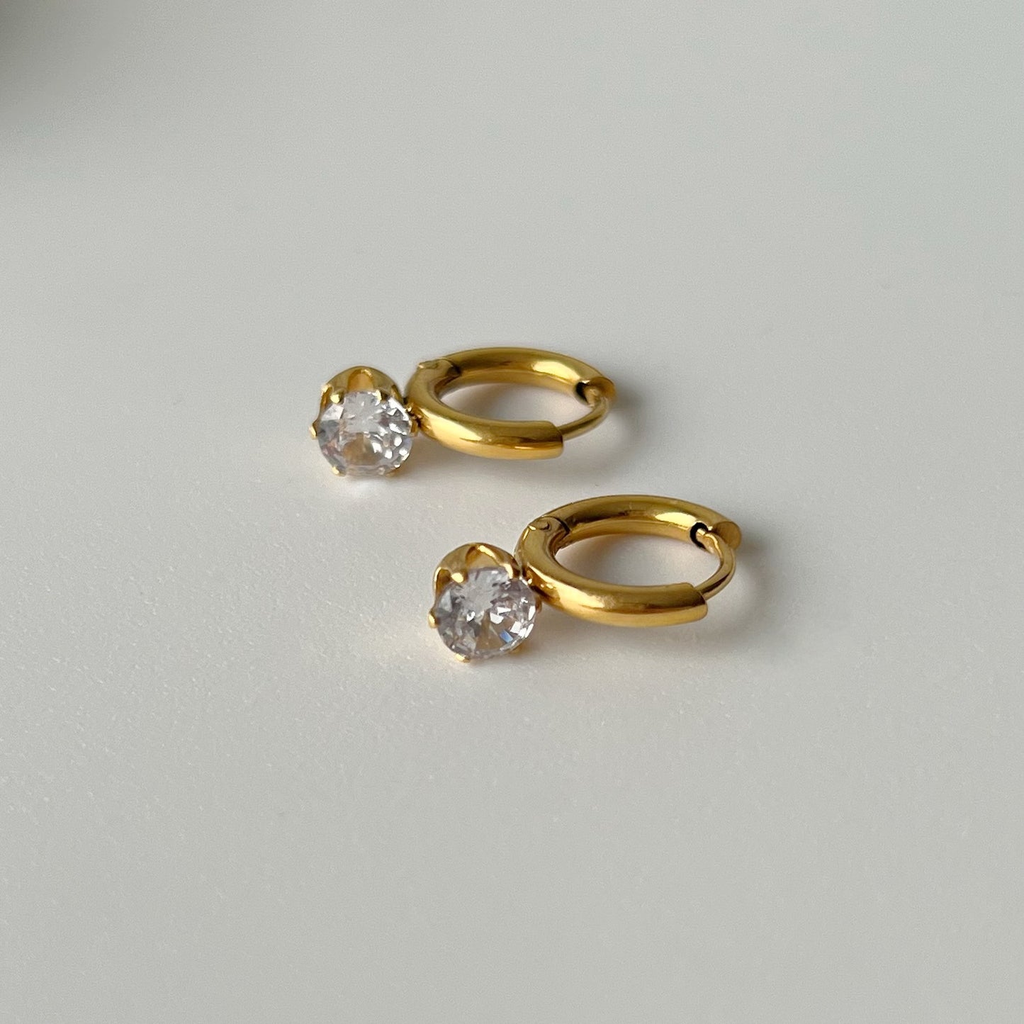 Small zircon pendant earrings with diamonds.