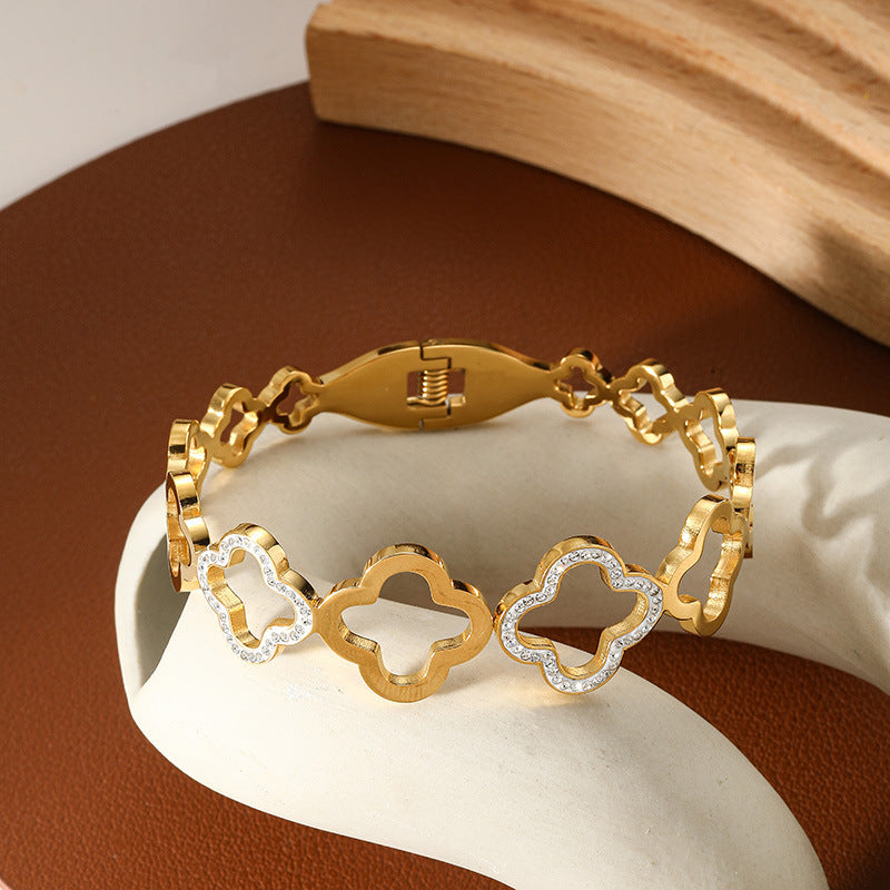 Hollow four-leaf clover bracelet with diamond spring buckle bracelet