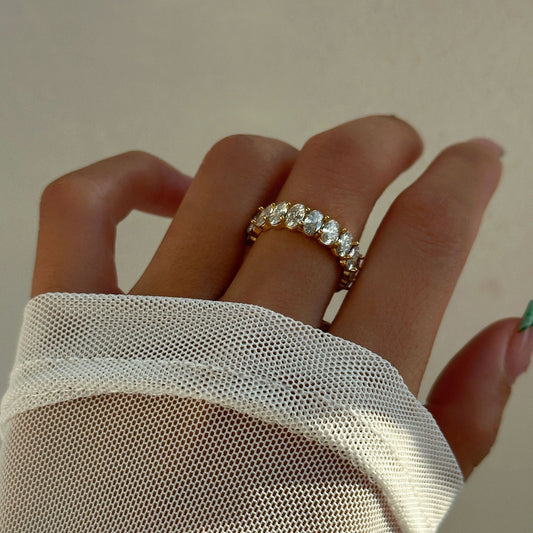 Oval goose egg zircon ring