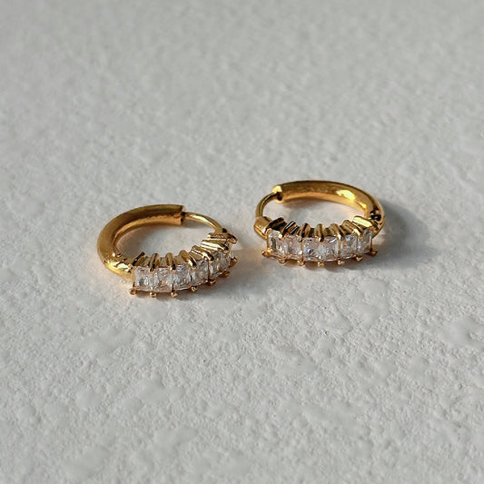 Minimal zircon earrings