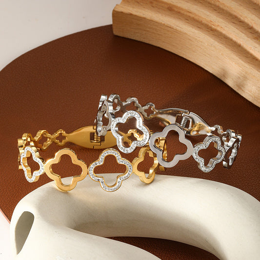 Hollow four-leaf clover bracelet with diamond spring buckle bracelet